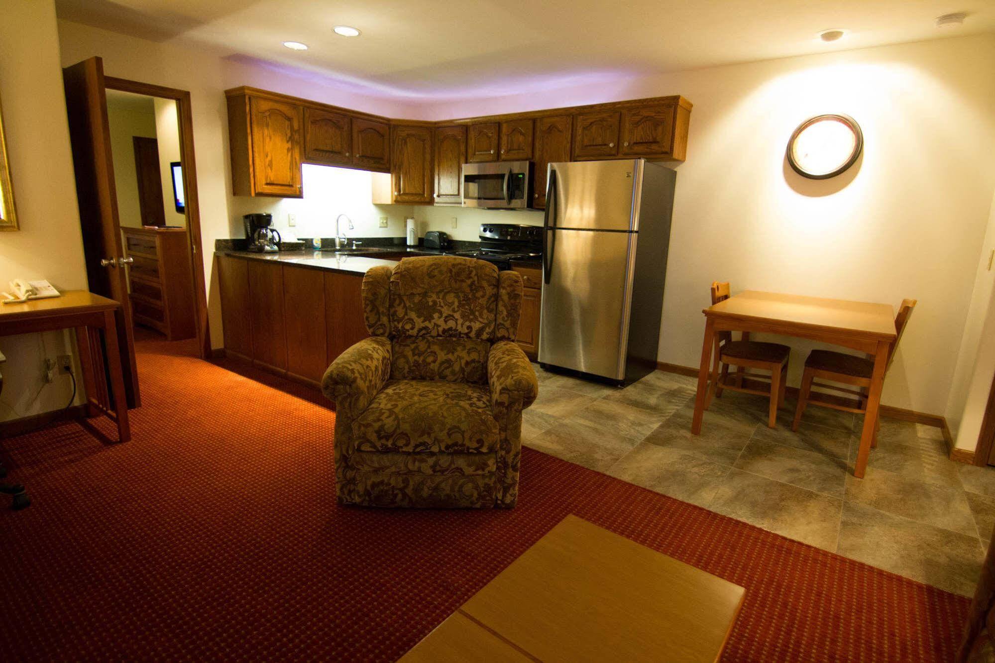 Hotel Shepherd Mountain & Pilot Knob